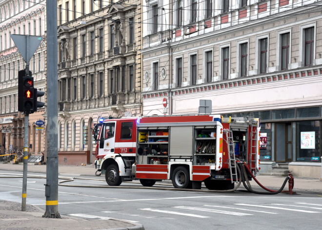 Nelegālais Merķeļa ielas hostelis ilgstoši bijis VDI redzeslokā; uzņēmums divreiz sodīts