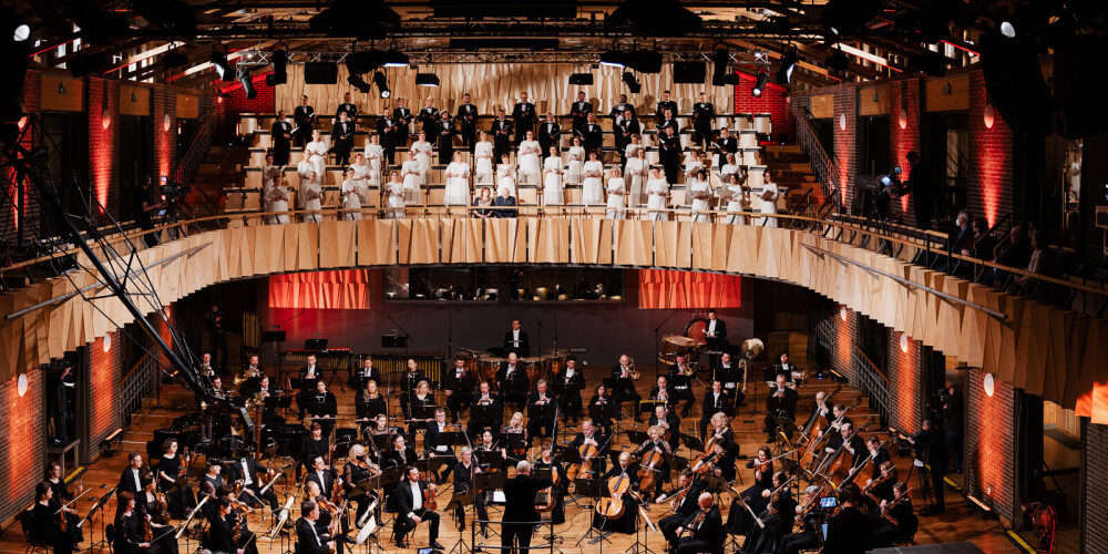 Koncertzālē "Cēsis" notikušajā komponista Pētera Vaska jubilejas koncertā atklāti 29 Covid-19 gadījumi