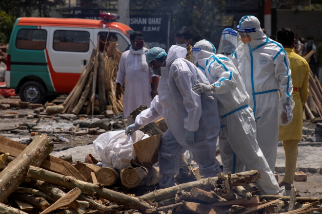 Radi gatavojas kremēt savus piederīgos.