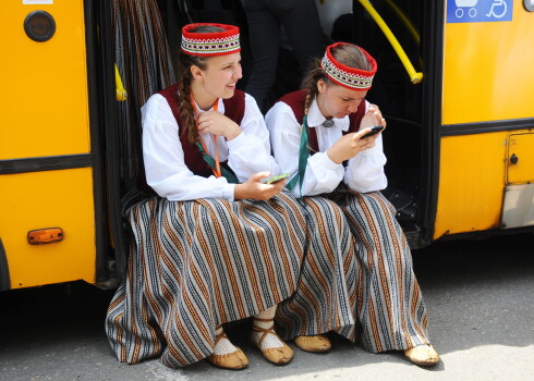 Rīgas domes deputāti aicina šogad nerīkot Skolu jaunatnes dziesmu un deju svētkus