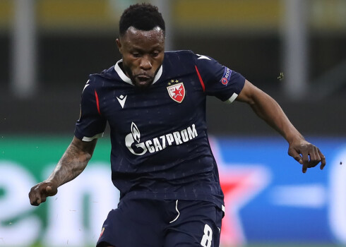 30 gadus vecais Gēlors Kanga Kaku vai 35 gadus vecais Kijaku-Kijaku Kajanga Belgradas "Crvena Zvezda" rindās.