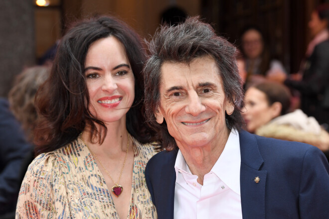 Ronijs Vuds kopā ar sievu Salliju.