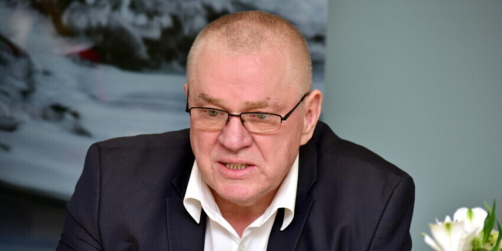 Суд не отменил распоряжение Плешса об отстранении мэра Икшкильского края Трапиньша от должности