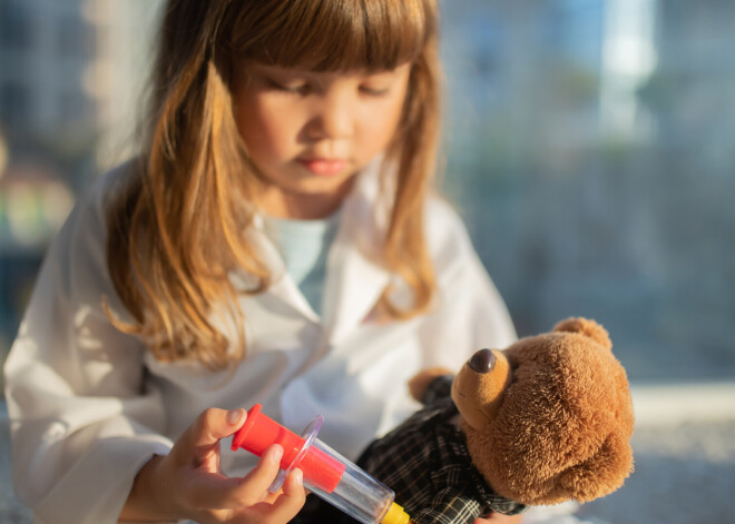 Бросили клич: "Вакцинируйся, кто может"... но некоторым придется подождать