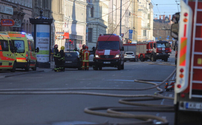 Ugunsgrēkā nelikumīgajā hostelī Merķeļa ielā 8 gāja bojā astoņi cilvēki.