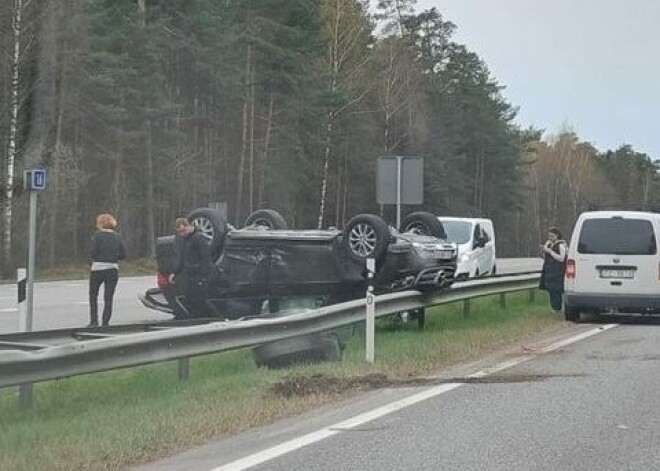 Divu automašīnu sadursmes dēļ uz Vidzemes šosejas pie Langstiņiem apgrūtināta satiksme