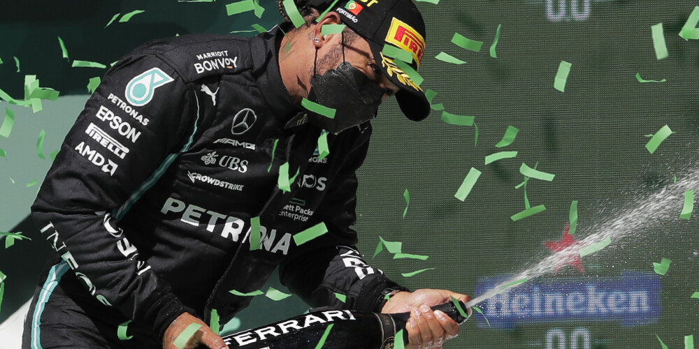 Hamiltons uzvar Portugāles "Grand Prix" un kopvērtējumā palielina pārsvaru