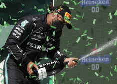 Hamiltons uzvar Portugāles "Grand Prix" un kopvērtējumā palielina pārsvaru