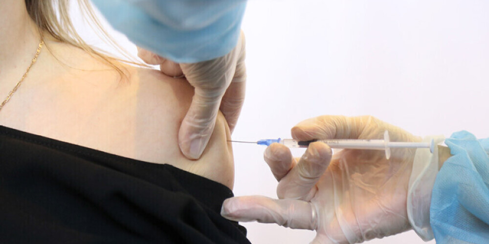 В Риге начали работу муниципальные центры вакцинации в Доме конгрессов и на Центральном рынке