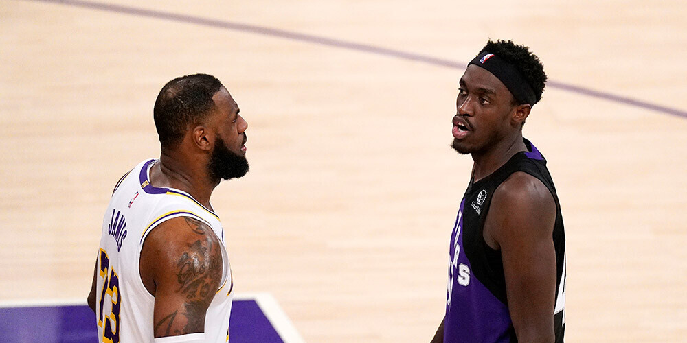 "Raptors" apspēlē "Lakers" un saglabā cerības iekļūt "play-off"