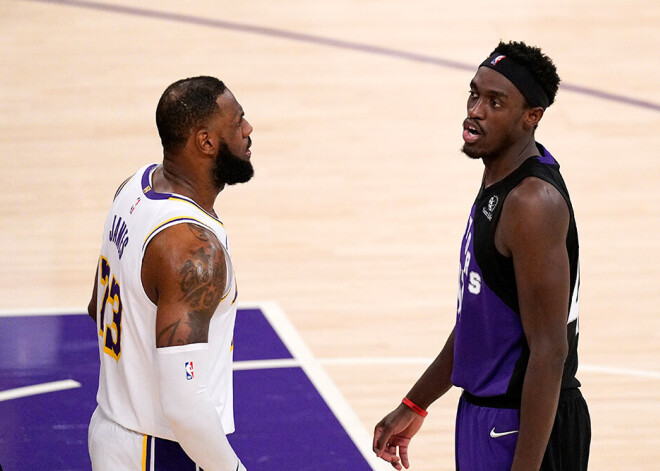 "Raptors" apspēlē "Lakers" un saglabā cerības iekļūt "play-off"