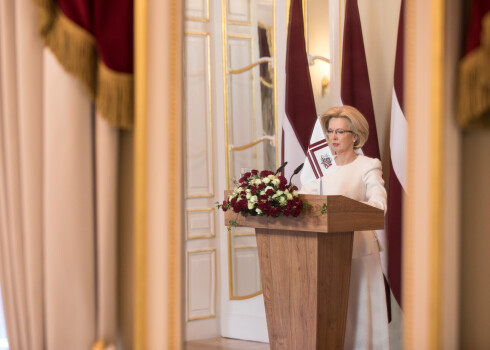 Mūrniece Saeimas svinīgajā sēdē izceļ brīvības nozīmi demokrātiskā sabiedrībā