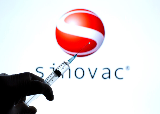 Eiropas Zāļu aģentūra sāk izskatīt Ķīnas "Sinovac" Covid-19 vakcīnu