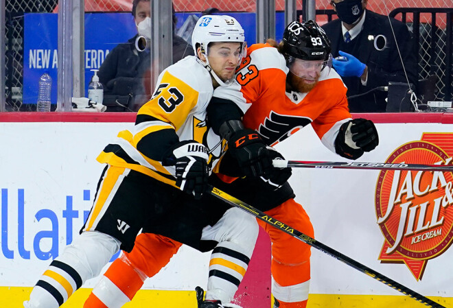 Teodors Bļugers cīņā par ripu ar Jakubu Vorāčeku.