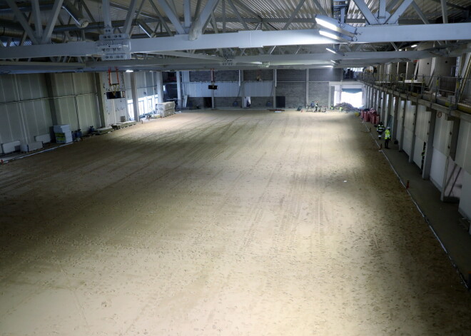 Daugavas stadiona treniņu hallē sākts ledus saldēšanas process