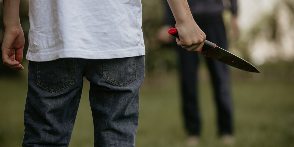Тревога в Даугавпилсе: подростки с ножами разгуливают по детским площадкам