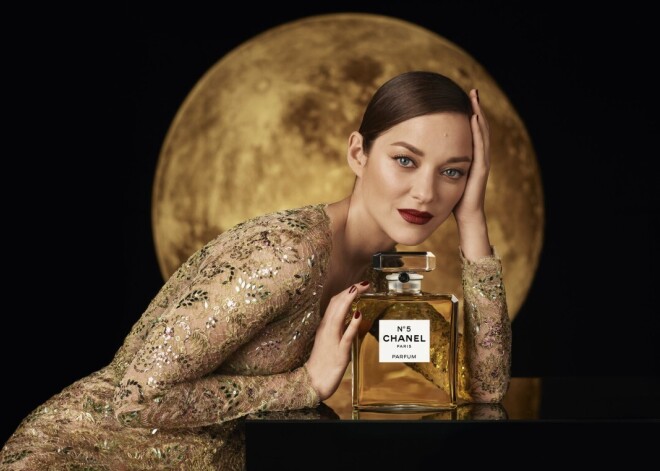 100 лет аромату Chanel №5. Почему его по-прежнему покупают?