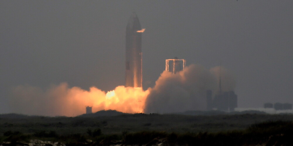 Ar piekto mēģinājumu "SpaceX" izdodas nosēdināt raķeti "Starship", tomēr ne bez incidenta