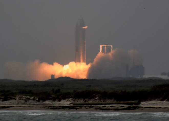 Ar piekto mēģinājumu "SpaceX" izdodas nosēdināt raķeti "Starship", tomēr ne bez incidenta