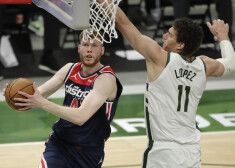 Bertānam 13 punkti un Vestbrukam 33."triple-double" sezonā "Wizards" zaudējumā bez Kuruca spēlējošajai "Bucks"