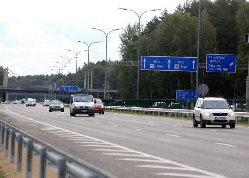 Divos autoceļu posmos atļautais braukšanas ātrums vasarā būs 110 km/h