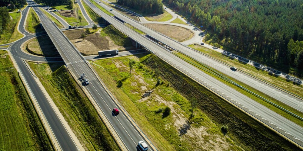 В Латвии впервые в этом году на некоторых дорогах будет введено ограничение скорости до 110 км/ч