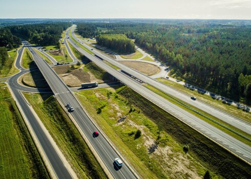 В Латвии впервые в этом году на некоторых дорогах будет введено ограничение скорости до 110 км/ч