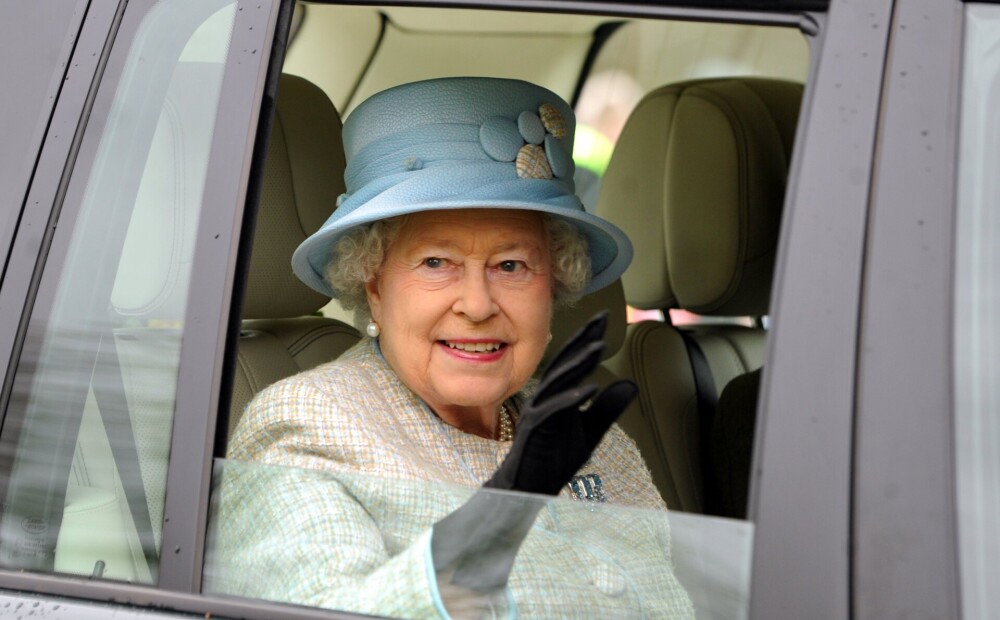 Karaliene nosūta aizkustinošu apsveikumu Harija un Meganas dēlam otrajā dzimšanas dienā