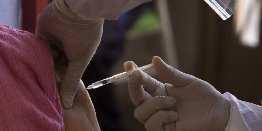 Tallinas ātrā palīdzība atlaidīs darbiniekus, kas atsakās vakcinēties