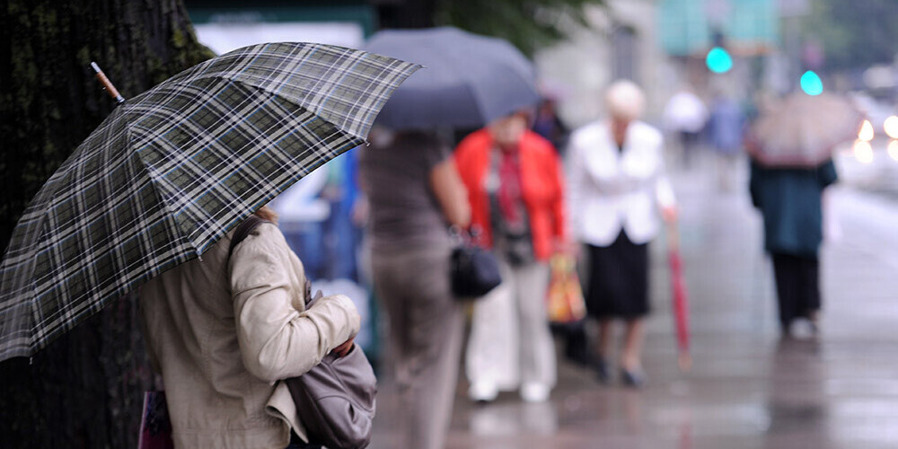Piektdien Latvijā saglabāsies lietains laiks, lokāli iespējamas pērkona lietusgāzes