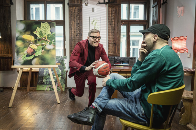 Renārs Zeltiņš un MESA videoklipā prezentē 2021. gada FIBA U-19 Pasaules kausa logo.