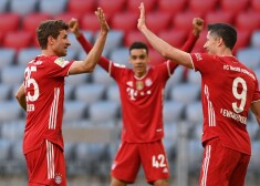 Minhenes "Bayern" futbolisti Vācijas bundeslīgā uzvar devīto sezonu pēc kārtas.