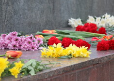 Biedrība "9.maijs.lv" aicina nolikt ziedus ne tikai pie pieminekļa Pārdaugavā, bet arī Rīgas apkārtnes Brāļu kapos