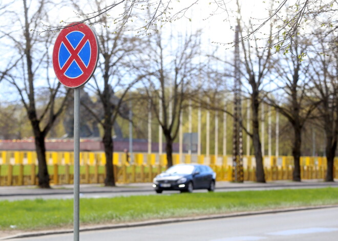 Satiksmes ierobežojumi 9. maijā Uzvaras parka apkaimē: kas jāņem vērā