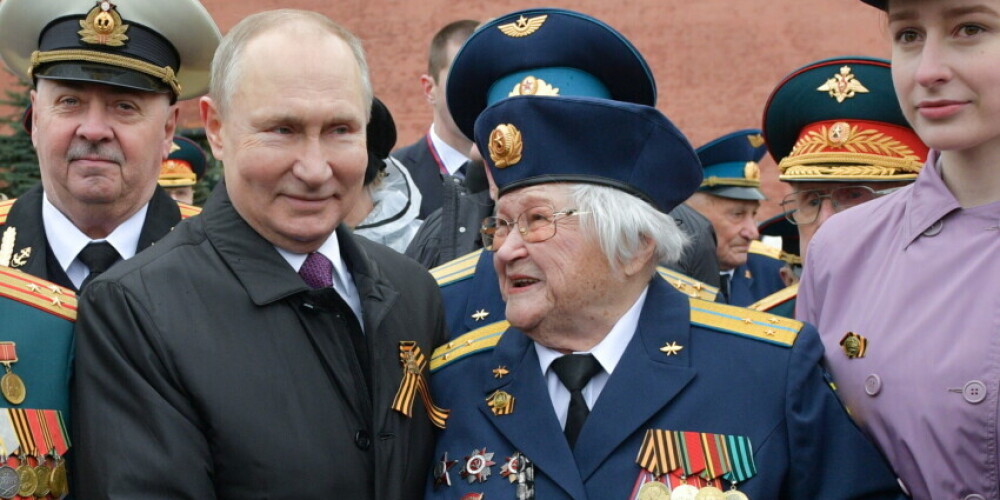 ФОТО: Путин выступил на параде 9 мая и пообещал "защищать национальные интересы"