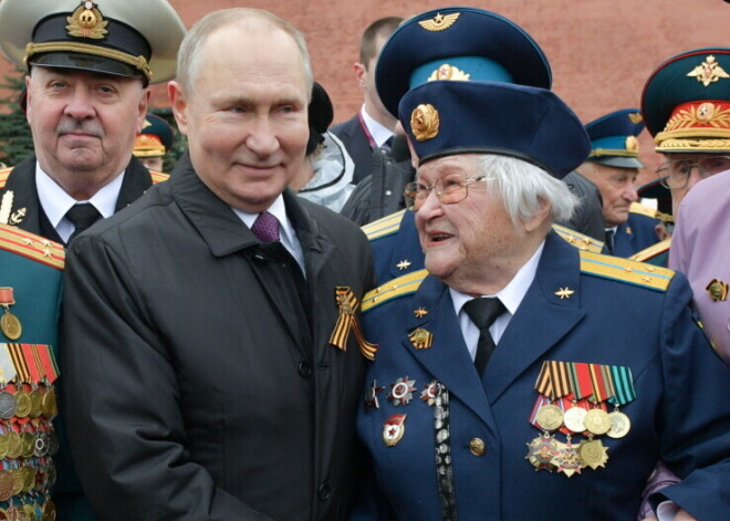 ФОТО: Путин выступил на параде 9 мая и пообещал "защищать национальные интересы"