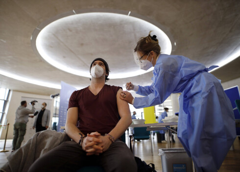 Eiropas Komisija varētu nepagarināt līgumu par "AstraZeneca" vakcīnas piegādi
