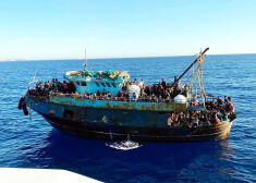 Itālijai piederošajā Lampedūzā izsēžas vairāk nekā 2000 nelegālo imigrantu