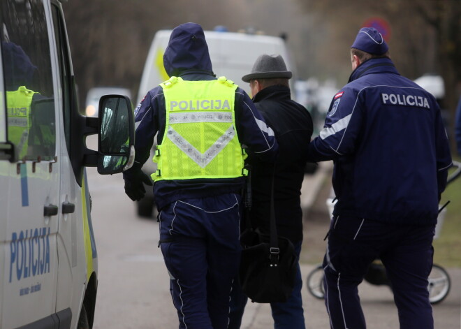 Policija sākusi vairākus desmitus administratīvo procesu par pārkāpumiem "Uzvaras dienas" atzīmēšanā