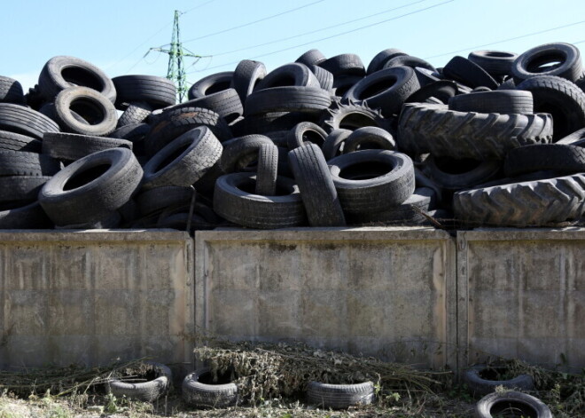 "Это все трагично закончится!": жителям Брасы до сих пор угрожают горы автошин
