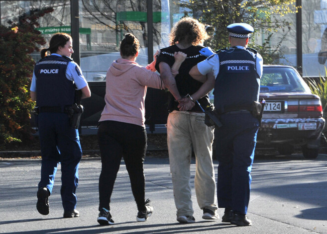 Policija aizturējusi uzbrucēju, kurš lielveikalā sadūra 5 cilvēkus.