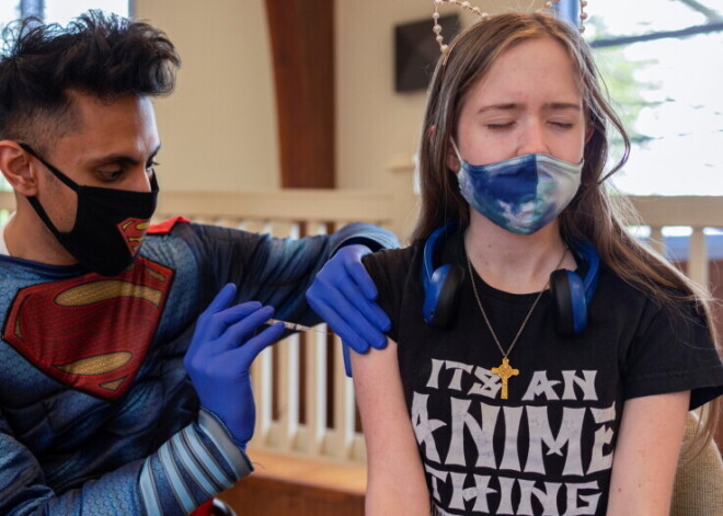 В США разрешили прививать подростков вакциной от Pfizer