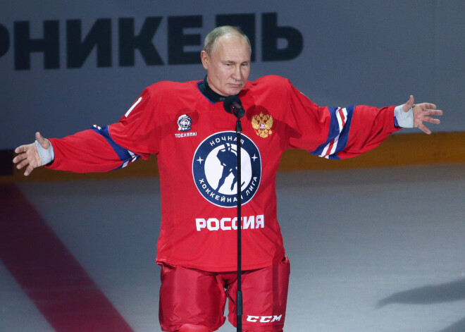 “Hokeja leģenda” Vladimirs Putins izmanto viņam radītos noteikumus un gūst septiņus vārtus spēlē pret NHL izlasi