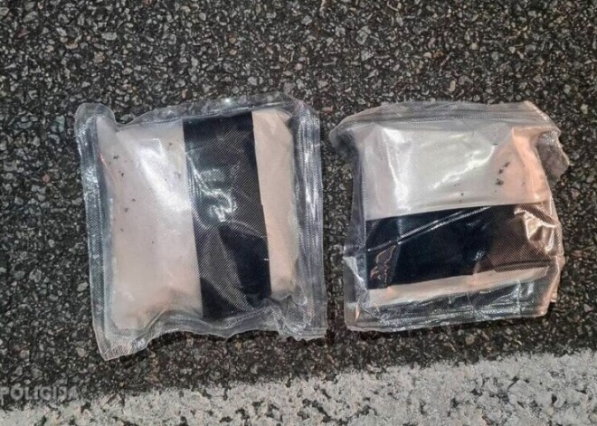 У молодых людей в Латвии изъяли почти килограмм изотонитазена, особо тяжелого наркотика