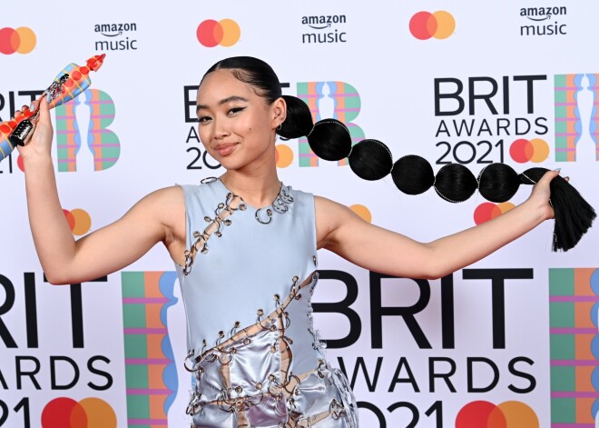 Самые безумные наряды церемонии Brit Awards 2021