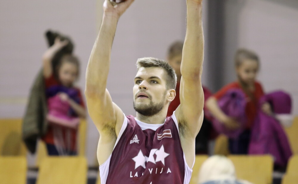 Ojārs Siliņš, pārspējot Vecvagara trenēto komandu, kļuvis par Kazahstānas čempionu
