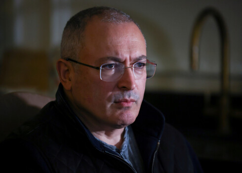 Putina kritiķis Hodorkovskis stāsta, kā Kremlis “indē” politisko vidi Latvijā un Eiropā