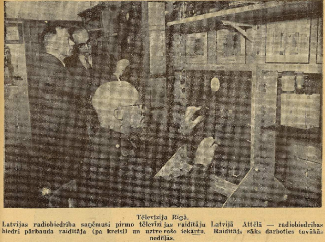 1937. gada novembrī žurnāls “Magazina” publicēja foto, kāds izskatījās pirmais Latvijā uzstādītais televīzijas aparāts.