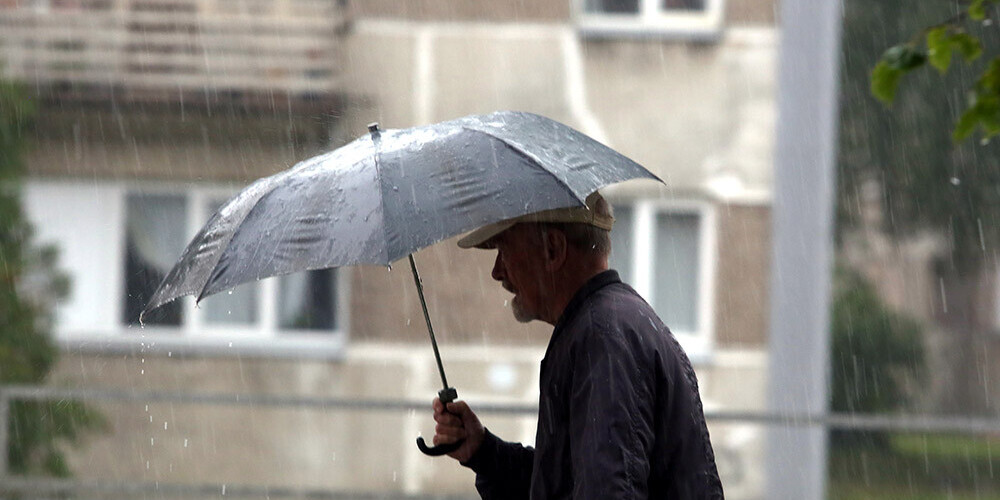 Piektdien Latvijā daudzviet gaidāms lietus, vietām arī pērkona lietusgāzes