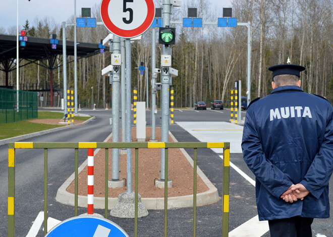 VID uzsāk kriminālprocesu pret Kazahstānas pilsoni, kurš uz robežas deklarēja vairāk nekā 80 000 eiro